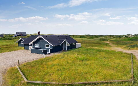 Betti - 300M from the Sea: Herbe, Maison, Toit, Domicile, Chalet, Arbuste, Lot Terre, Zone Rurale, Ferme, Couverture De Sol