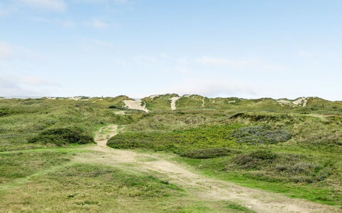 Betti - 300M from the Sea: Herbe, Maison, Toit, Domicile, Chalet, Arbuste, Lot Terre, Zone Rurale, Ferme, Couverture De Sol