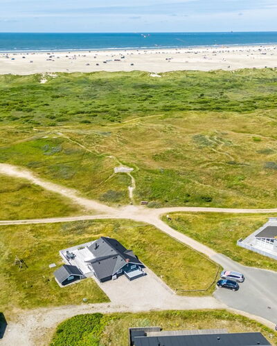 Betti - 200M from the Sea