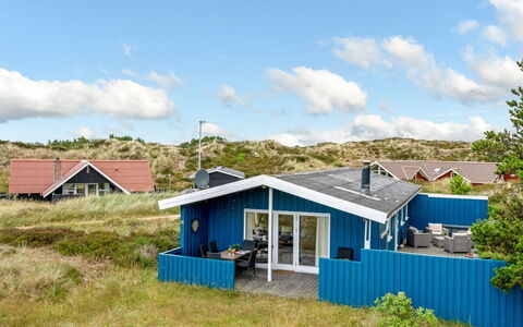 Fridborg - 1Km from the Sea: Maison, Domicile, Toit, Zone Résidentielle, Chalet, Biens, Ferme, Pelouse, Aménagement Paysager, Siding