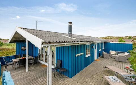 Fridborg - 1Km from the Sea: Maison, Domicile, Toit, Zone Résidentielle, Chalet, Biens, Ferme, Pelouse, Aménagement Paysager, Siding