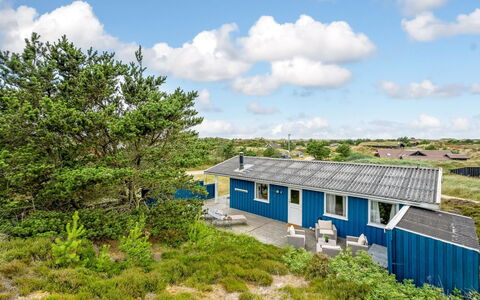 Fridborg - 1Km from the Sea: Maison, Domicile, Toit, Zone Résidentielle, Chalet, Biens, Ferme, Pelouse, Aménagement Paysager, Siding