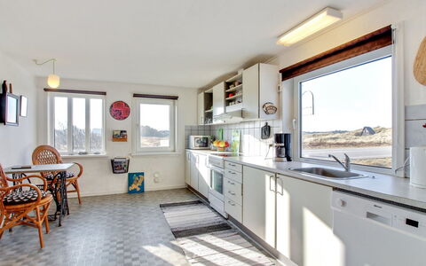 Arli - 800M from the Sea: Maison, Domicile, Toit, Chalet, Arbuste, Siding, Porte, Jardin, Ferme