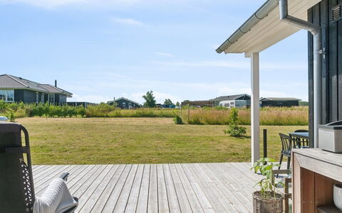 Annerose - 550M from the Sea: Domicile, Toit, Maison, Chalet, Biens, Porte, Porche, Siding, Ferme, Ombre