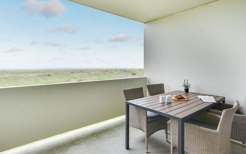 Anedorte - 50M from the Sea: Toit, Maison, Domicile, Chalet, Porte, Siding, Plate-Forme, Porche, Planche, Dur