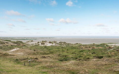 Anedorte - 50M from the Sea: Toit, Maison, Domicile, Chalet, Porte, Siding, Plate-Forme, Porche, Planche, Dur