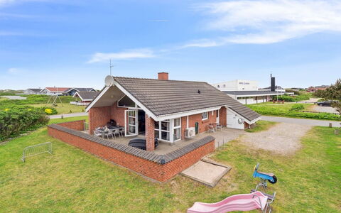 Mari - 400M from the Sea: 