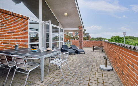 Mari - 400M from the Sea: 