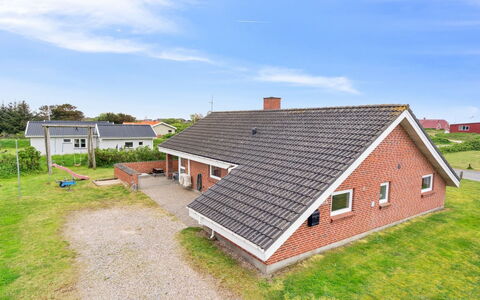 Mari - 400M from the Sea: 