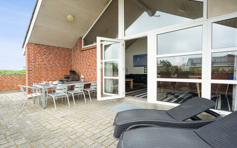 Mari - 400M from the Sea
