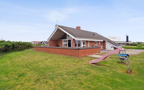 Mari - 400M from the Sea