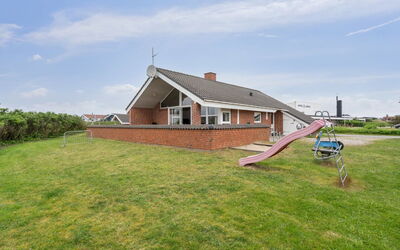 Mari - 400M from the Sea