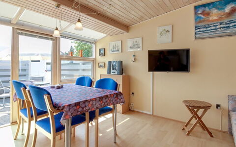 Genadij - 1Km from the Sea: Bois, Meubles, Sol, Design Intérieur, Sol, Plafond, Parquet, Porte, Tache De Bois, Chaise