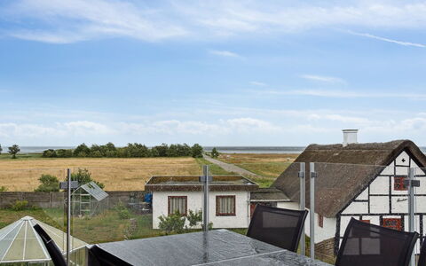 Amely - 500M from the Sea: Ciel, Toit, Domicile, Meubles, Chalet, Chaise, Mobilier De Jardin, Porche, Ombre, Biens