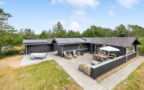 Barba - 2Km from the Sea: Maison, Toit, Domicile, Chalet, Biens, Ombre, Siding, Cour, Arrière-Cour, Allée