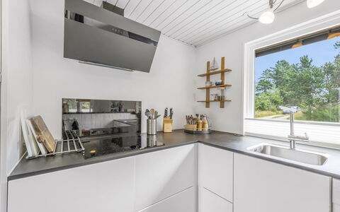 Barba - 2Km from the Sea: Cuisine, Comptoir, Appareil De Cuisine, Design Intérieur, Bois, Sol, Plafond, Électroménager, Principaux Appliance, Cuisinière
