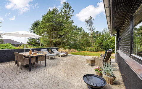 Barba - 2Km from the Sea: Arbuste, Domicile, Lot Terre, Jardin, Couverture De Sol, Aménagement Paysager, Ombre, Chalet, Biens, Mobilier De Jardin