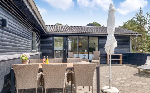 Barba - 2Km from the Sea: Bois, Mobilier De Jardin, Toit, Domicile, Meubles, Porche, Porte, Composite, Tableau De Plein Air, Ombre