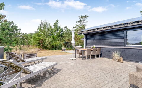 Barba - 2Km from the Sea: Arbuste, Domicile, Lot Terre, Toit, Chalet, Biens, Ombre, Aménagement Paysager, Jardin, Dur