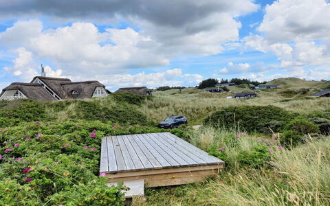Felis - 200M from the Sea: Chalet, Domicile, Maison, Toit, Porche, Biens, Siding, Batiments Jardin, Ferme, Cour
