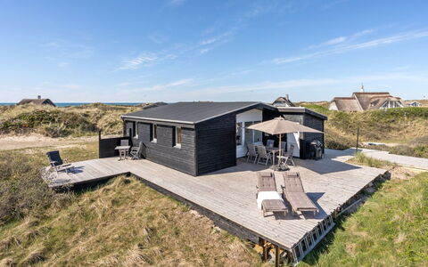 Felis - 200M from the Sea: Chalet, Domicile, Maison, Toit, Porche, Biens, Siding, Batiments Jardin, Ferme, Cour