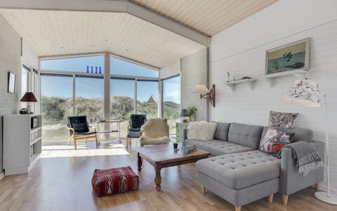 Felis - 200M from the Sea: Chalet, Domicile, Maison, Toit, Porche, Biens, Siding, Batiments Jardin, Ferme, Cour