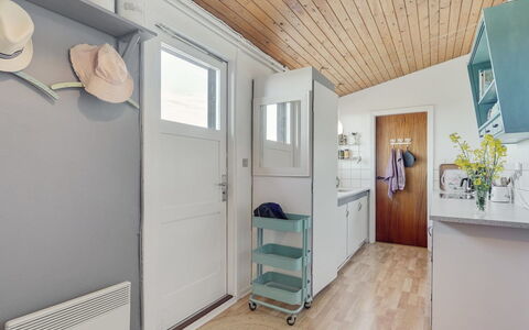 Felis - 200M from the Sea: Chalet, Domicile, Maison, Toit, Porche, Biens, Siding, Batiments Jardin, Ferme, Cour