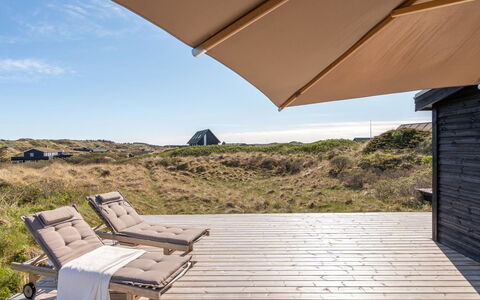 Felis - 200M from the Sea: Chalet, Domicile, Maison, Toit, Porche, Biens, Siding, Batiments Jardin, Ferme, Cour
