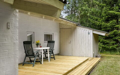 Gerarda - 4Km from the Sea: Bois, Composite, Chalet, Plate-Forme, Planche, Siding, Dur, Porche, Tache De Bois, Ombre