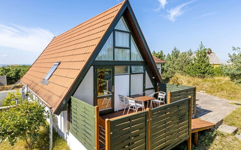Ariana - 150M from the Sea: Toit, Maison, Domicile, Chalet, Porte, Siding, Plate-Forme, Porche, Planche, Dur