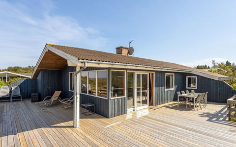 Frender - 150M from the Sea: Bois, Domicile, Composite, Porte, Chalet, Ombre, Siding, Dur, Tache De Bois