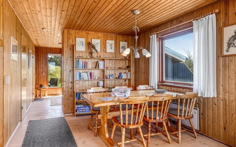 Frender - 150M from the Sea: Bois, Domicile, Porche, Plate-Forme, Dur, Toit, Tache De Bois, Parquet, Eco Hôtel