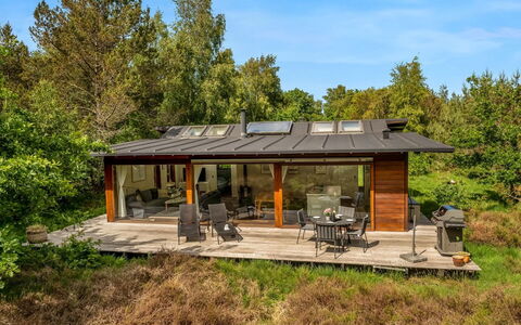 Felia - 500M from the Sea: Bois, Toit, Chalet, Domicile, Batiments Jardin, Couverture De Sol, Dur, Cabanon, Ombre, Jardin