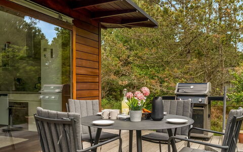 Felia - 500M from the Sea: Meubles, Mobilier De Jardin, Bois, Chaise, Table, Tableau De Plein Air, Dur, Table Cuisine Et Salle A Manger, Tache De Bois, Jardin