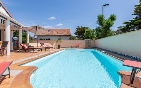 Corsaires: Ciel, Nuage, Plante, Arbre, Architecture, Lot Terre, Ombre, Paysage, Immobilier, Zone Rurale