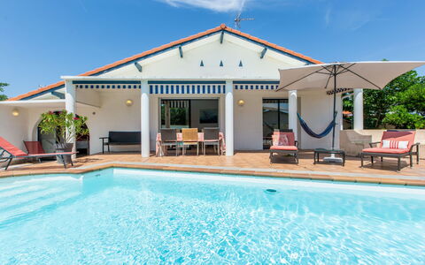 Corsaires: Ciel, Nuage, Plante, Arbre, Architecture, Lot Terre, Ombre, Paysage, Immobilier, Zone Rurale