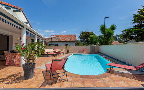 Corsaires: Ciel, Nuage, Plante, Arbre, Architecture, Lot Terre, Ombre, Paysage, Immobilier, Zone Rurale