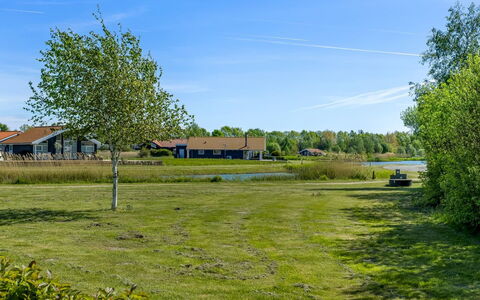 Zişan - 1.1Km from the Sea: Maison, Domicile, Toit, Chalet, Arbuste, Siding, Porte, Jardin, Ferme