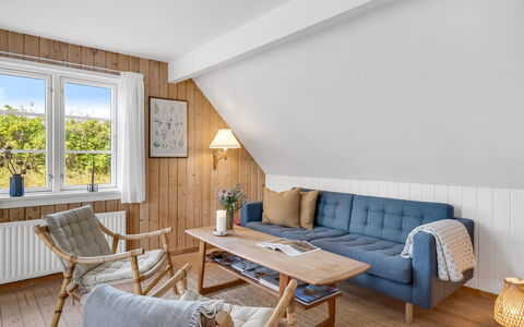 Christensen - 100M from the Sea: Meubles, Design Intérieur, Sol, Sol, Bois, Canapé, Plafond, Pièce, Salon, Parquet