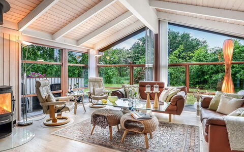 Leevi - 150M from the Sea: Meubles, Design Intérieur, Bois, Canapé, Plafond, Salon, Sol, Chaise, Sol, Domicile