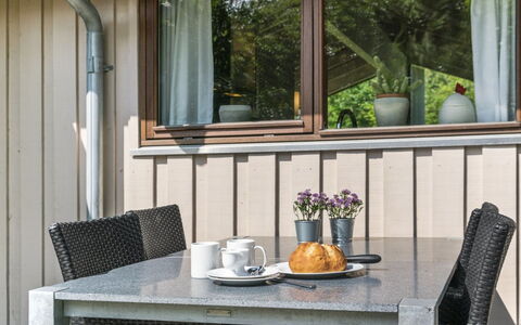 Leevi - 150M from the Sea: Porche, Mobilier De Jardin, Pot De Fleur, Tache De Bois, Dur, Plante D'Appartement, Plate-Forme, Patio, Jardin, Ombre