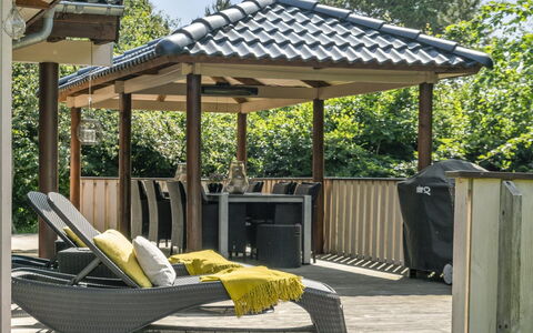 Leevi - 150M from the Sea: Belvédère, Mobilier De Jardin, Ombre, Meubles, Jardin, Pavillon, Canopée, Structure En Plein Air, Patio, Plate-Forme