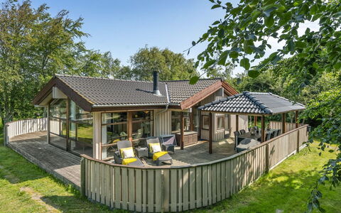Leevi - 150M from the Sea: Piscine, Mobilier De Jardin, Meubles, Recours, Dalle, Eco Hôtel, Ombre, Chaise, Loisir, Biens