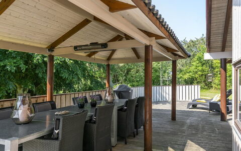 Leevi - 150M from the Sea: Piscine, Mobilier De Jardin, Meubles, Recours, Dalle, Eco Hôtel, Ombre, Chaise, Loisir, Biens