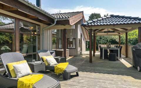 Leevi - 150M from the Sea: Piscine, Mobilier De Jardin, Meubles, Recours, Dalle, Eco Hôtel, Ombre, Chaise, Loisir, Biens
