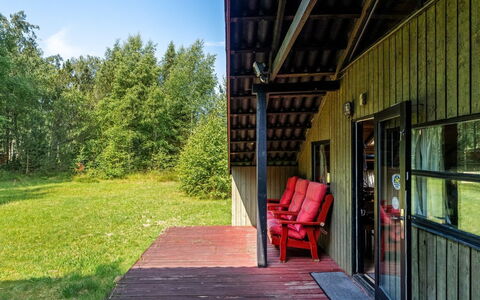 Elfrieda - 1.6Km from the Sea: Piscine, Mobilier De Jardin, Meubles, Recours, Dalle, Eco Hôtel, Ombre, Chaise, Loisir, Biens