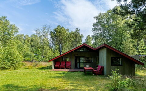 Elfrieda - 1.6Km from the Sea: Piscine, Mobilier De Jardin, Meubles, Recours, Dalle, Eco Hôtel, Ombre, Chaise, Loisir, Biens