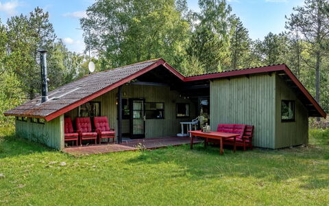 Elfrieda - 1.6Km from the Sea: Piscine, Mobilier De Jardin, Meubles, Recours, Dalle, Eco Hôtel, Ombre, Chaise, Loisir, Biens