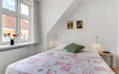Fria - 500M from the Sea: Lit, Design Intérieur, Chambre, Mur, Bois, Sol, Sol, Drap De Lit, Literie, Plafond