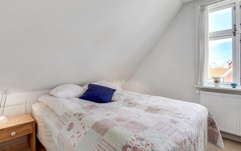 Fria - 500M from the Sea: Chambre, Lit, Bois, Drap De Lit, Design Intérieur, Sol, Literie, Sol, Linge, Plafond